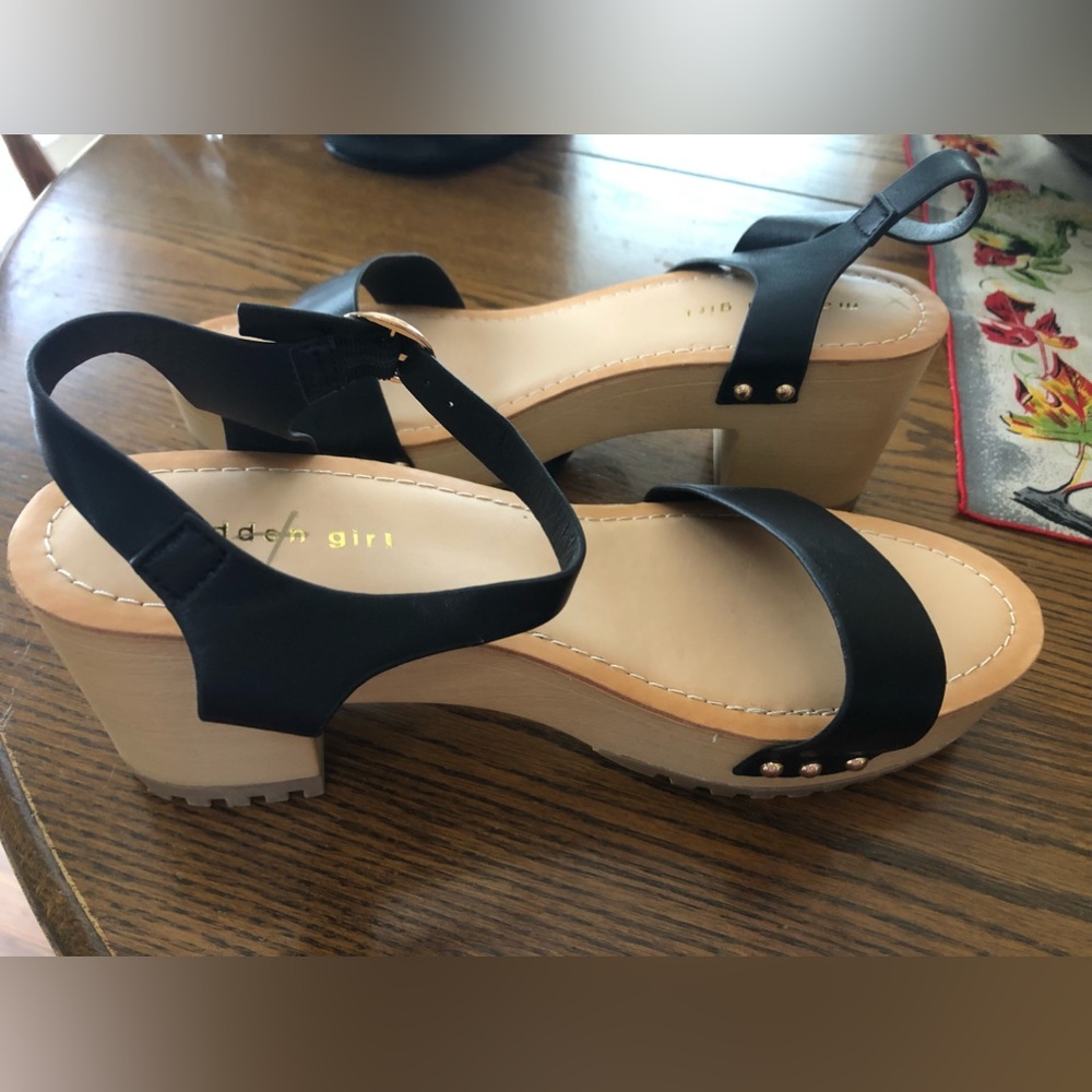 NWT   Black MADDEN GIRL Sandals w/ Chunky Wooden Heels  Size  11  $55